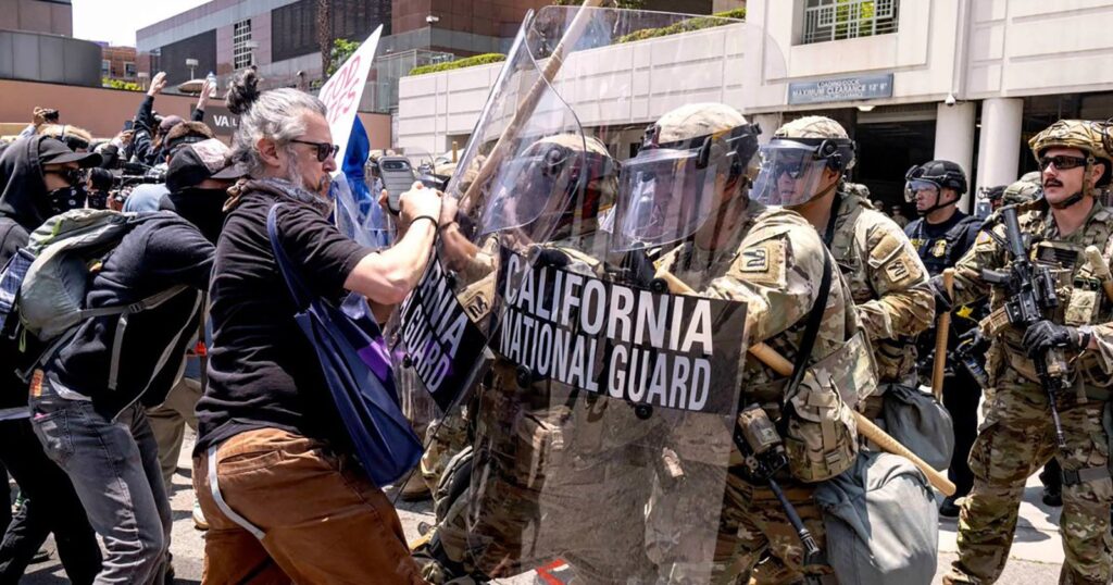 viatura-guinchada,-protestos,-barreira-humana:-eua-reagem-a-guerra-anti-imigrantes-de-trump