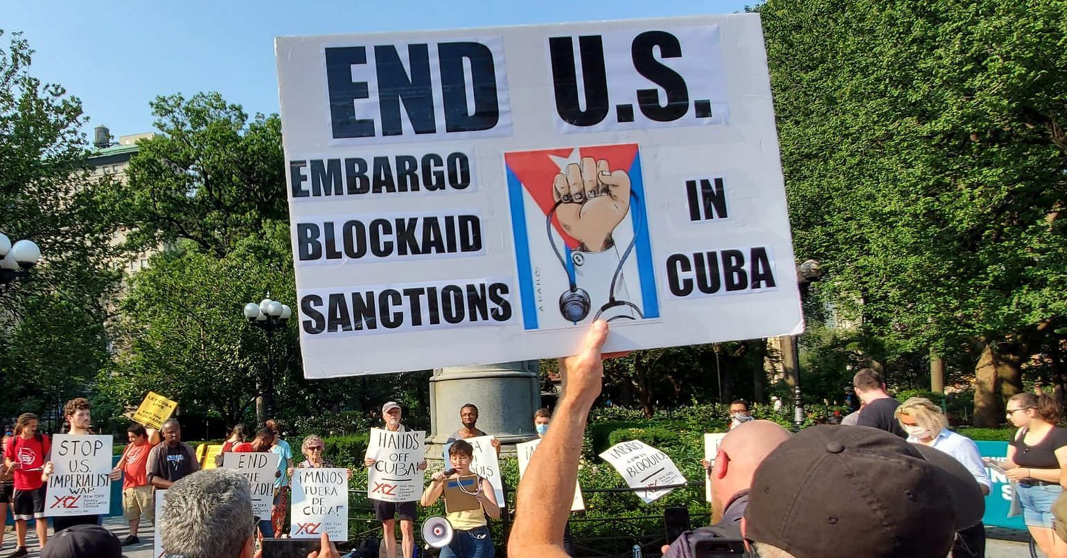 entre-a-retorica-e-o-comercio:-como-eua-lucram-enquanto-asfixiam-economia-de-cuba