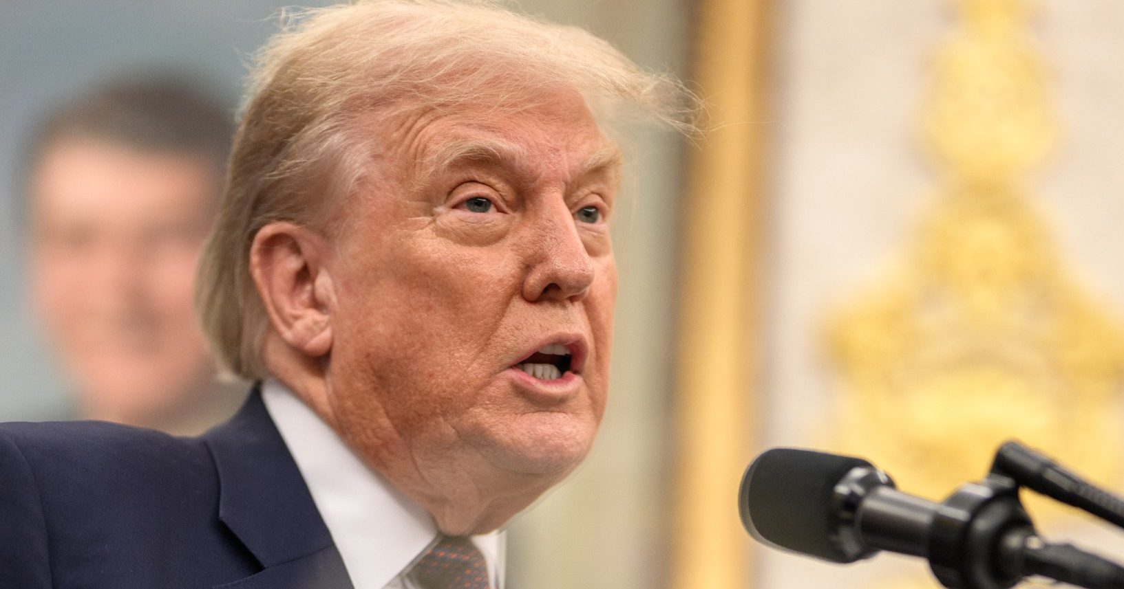 trump-cria-realidade-paralela-para-justificar-limpeza-social-e-forca-federal-em-washington