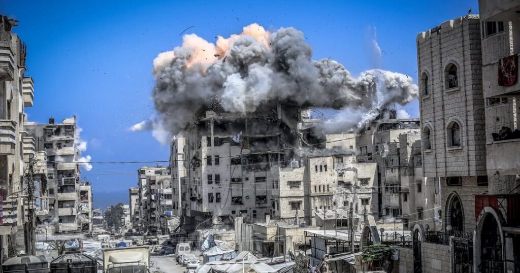 ocupacao-em-gaza:-israel-bombardeia-areas-superpovoadas-e-mata-civis-em-espera-de-ajuda