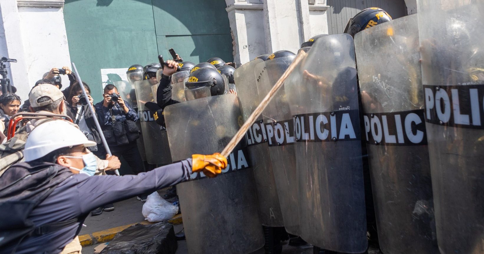 repressao-avanca-no-peru-e-mobilizacao-popular-reage-ao-projeto-autoritario-de-boluarte