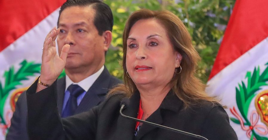 peru:-boluarte-exalta-“herois”-da-repressao,-reedita-fujimorismo-e-mascara-fracassos-de-governo