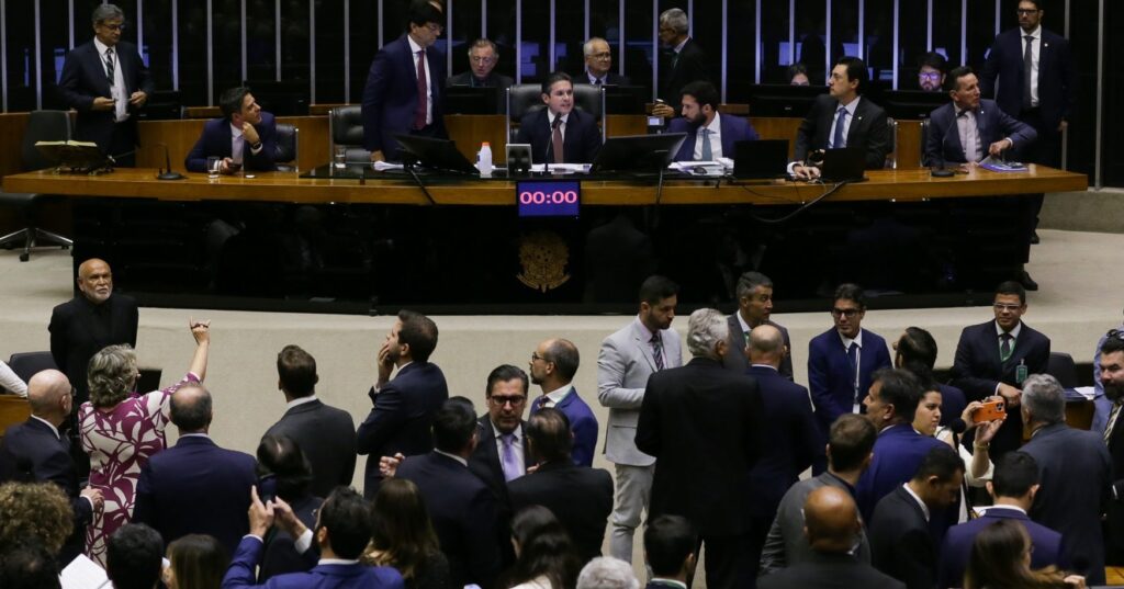 cannabrava-|-as-pecs-da-blindagem-e-da-anistia:-ameacas-a-democracia