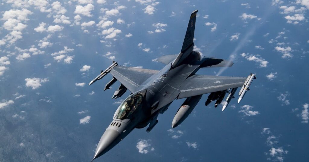 avioes-de-guerra-dos-eua-no-caribe:-cerco-militar-a-venezuela-se-intensifica-e-caracas-reage