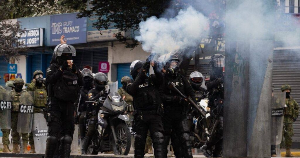 prisoes-arbitrarias,-mortes,-tortura:-noboa-mergulha-equador-em-ciclo-de-violencia-e-repressao