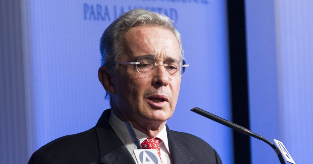 colombia:-absolvido-de-fraude-e-suborno,-uribe-segue-acusado-por-massacres-e-“falsos-positivos”