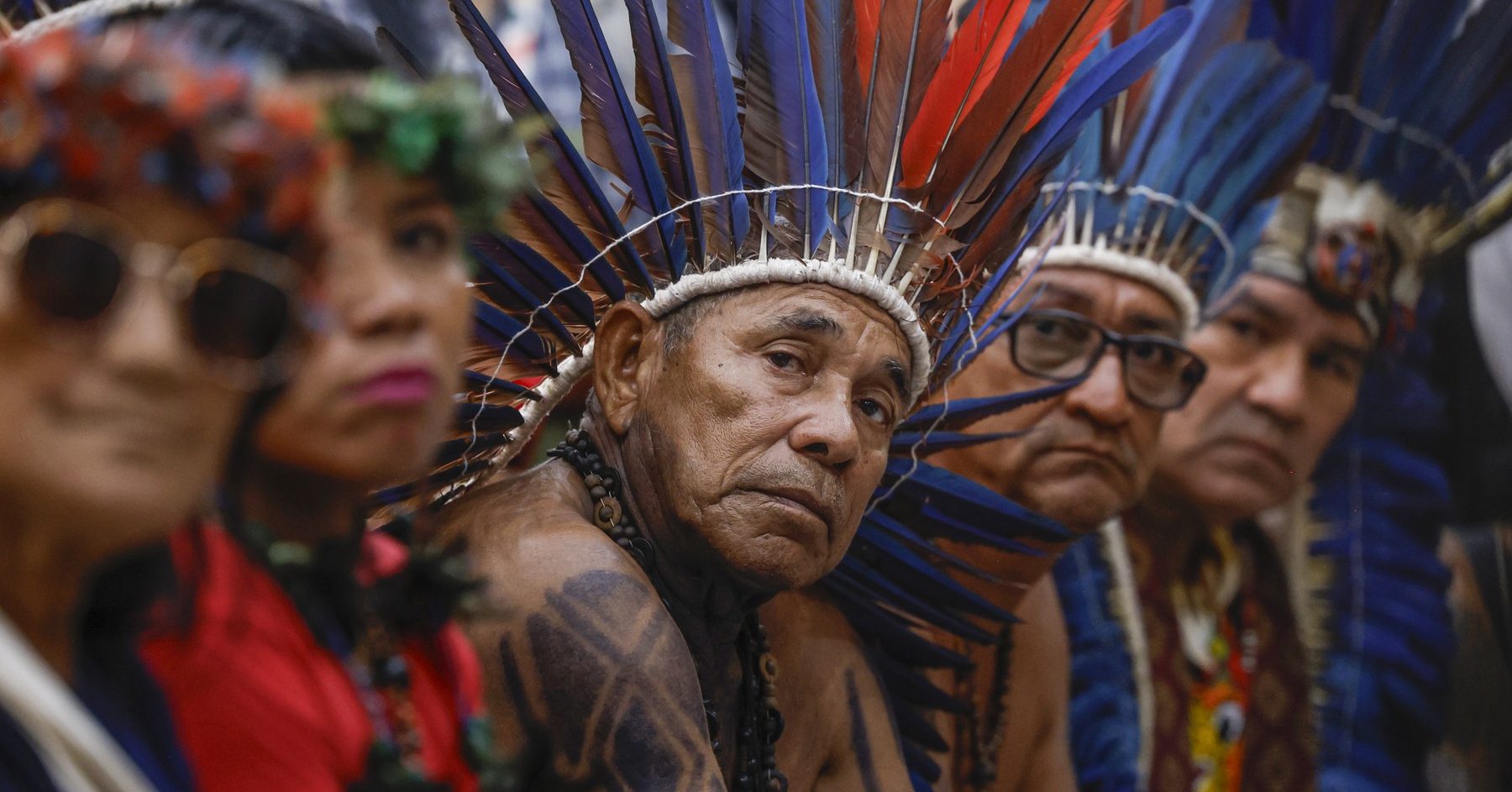 resistencia-criminalizada:-como-a-midia-hegemonica-deslegitima-a-luta-indigena-na-cop30