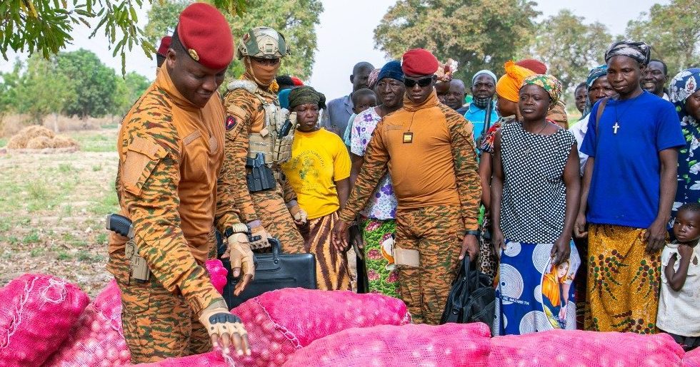 mecanizacao,-industria-e-esperanca:-entenda-a-ofensiva-agricola-de-traore-em-burkina-faso