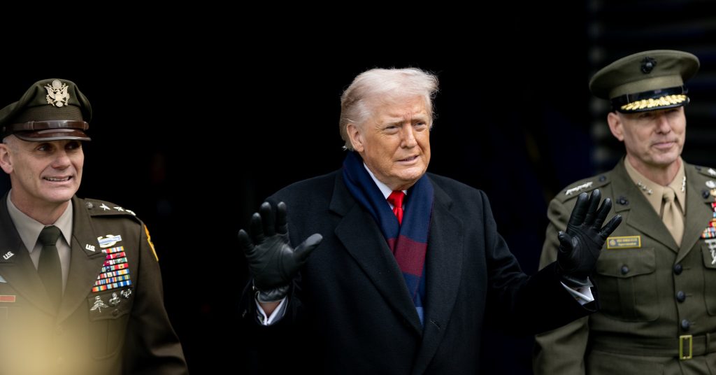 trump-militariza-fronteira,-chama-imigrantes-de-“lixo”-e-leva-politica-de-excecao-a-copa