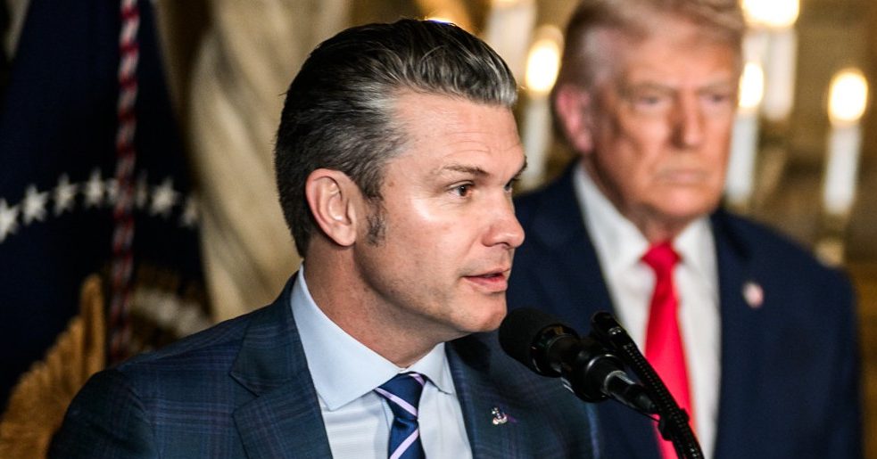 crimes-de-guerra-e-violacoes-ao-pentagono:-os-escandalos-do-secretario-de-guerra-de-trump