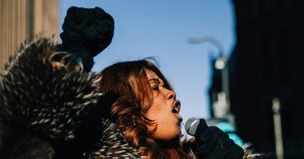 eua:-na-musica-e-na-poesia,-a-cultura-reafirma-sua-forca-contra-o-fascismo