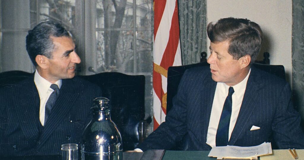 aiatolas-assumiram-ira-apos-eua,-israel-e-reino-unido-afundarem-pais-em-miseria,-morte-e-tortura