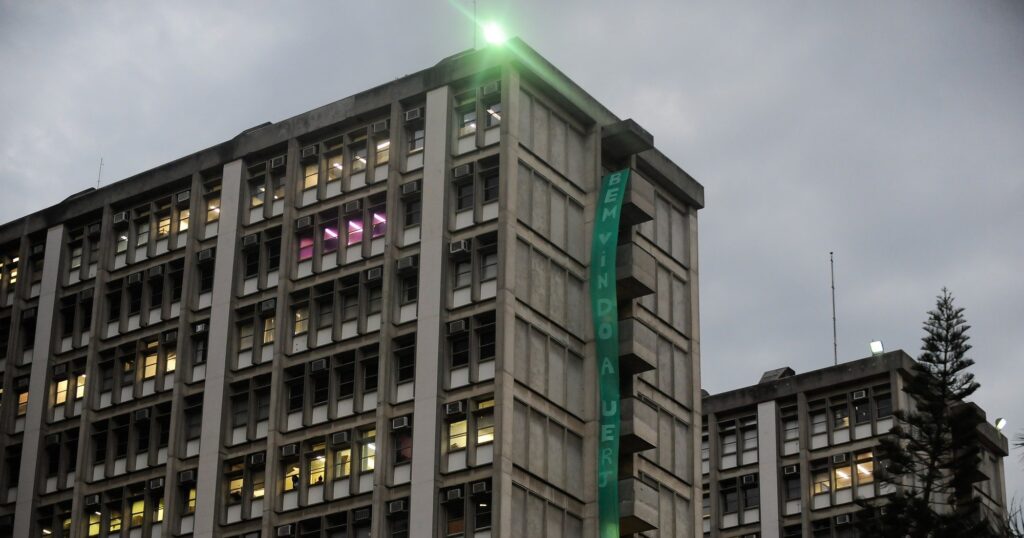 a-universidade-brasileira-|-pt.-2:-clas-academicos-e-cerceamento-ideologico