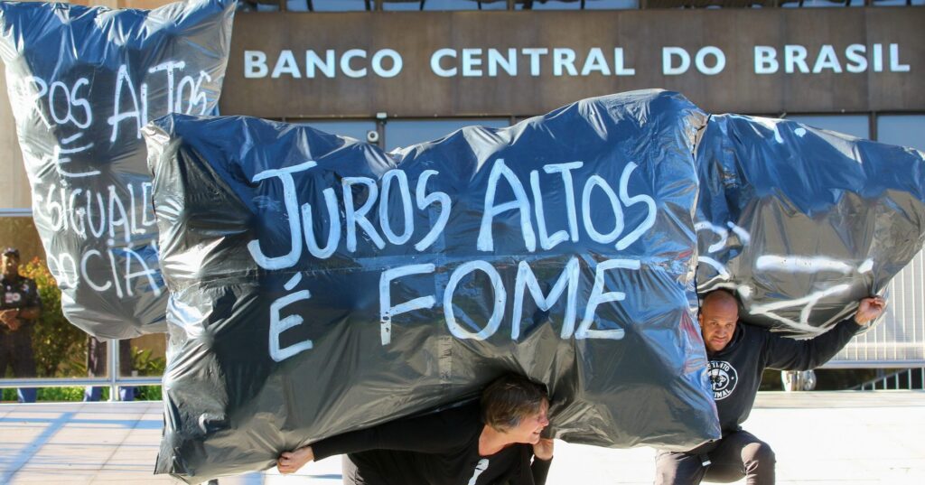 cannabrava-|-juros-estrangulam-o-pais-e-alimentam-a-maquina-da-divida