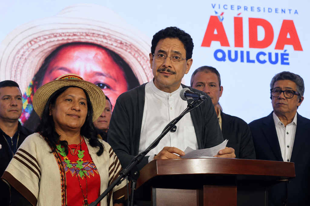 integra-discurso|-ivan-cepeda-denuncia-ingerencia-externa-e-questiona-apuracao-na-colombia