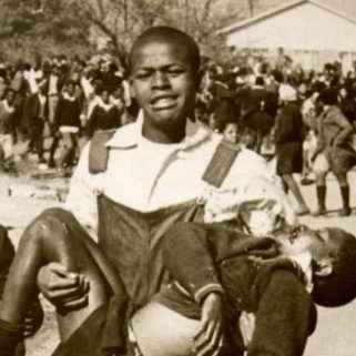 africa-do-sul:-50-anos-de-soweto:-jovens-negros-desafiaram-o-apartheid-e-mudaram-a-luta-no-pais