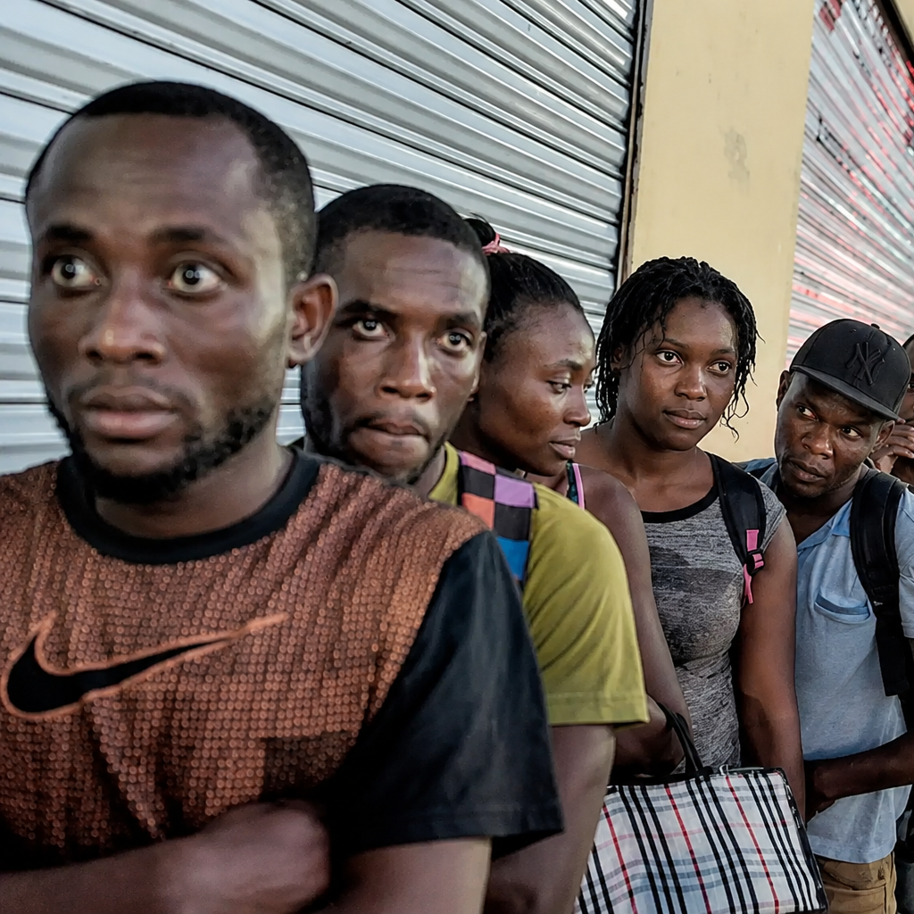 “sentenca-de-morte”:-retirada-de-protecao-ameaca-350-mil-haitianos-sob-trump-dialogos-do-sul-global