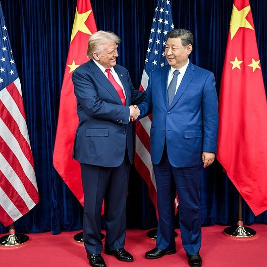 cupula-xi-trump:-guerra-contra-o-ira-enfraquece-os-eua-diante-da-china-dialogos-do-sul-global