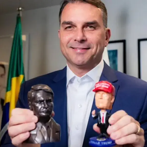 flavio-bolsonaro-faz-da-submissao-a-trump-um-programa-de-governo-dialogos-do-sul-global
